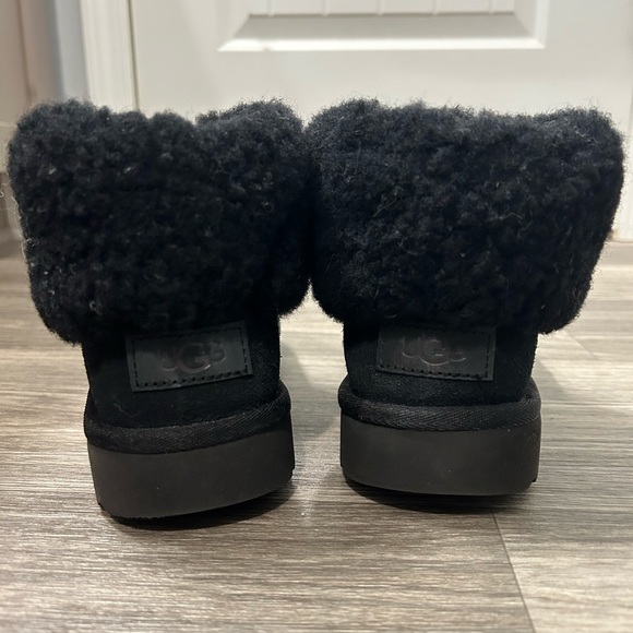 UGG Classic Mini Fluff Ankle Boots - Picture 4 of 4